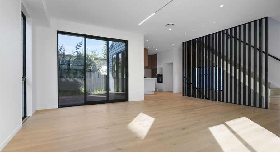  at 2/1 Montana Avenue, Murrays Bay, North Shore City, Auckland