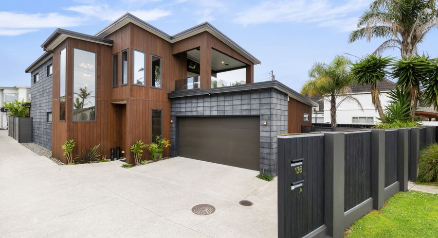  at 136 East Coast Road, Forrest Hill, Auckland