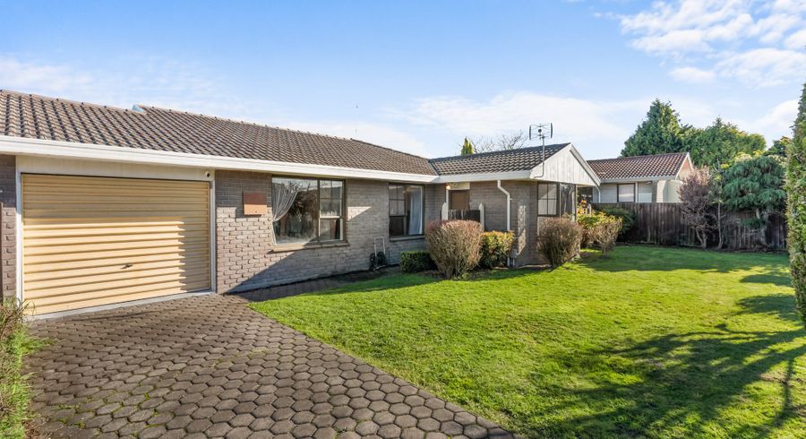  at 2/136 Middlepark Road, Upper Riccarton, Christchurch City, Canterbury