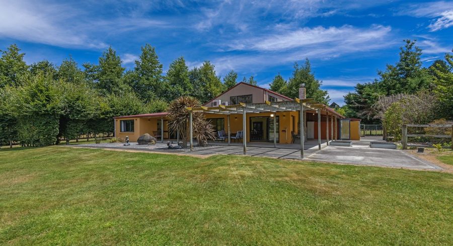  at 195 Rowes Road, Hunterville