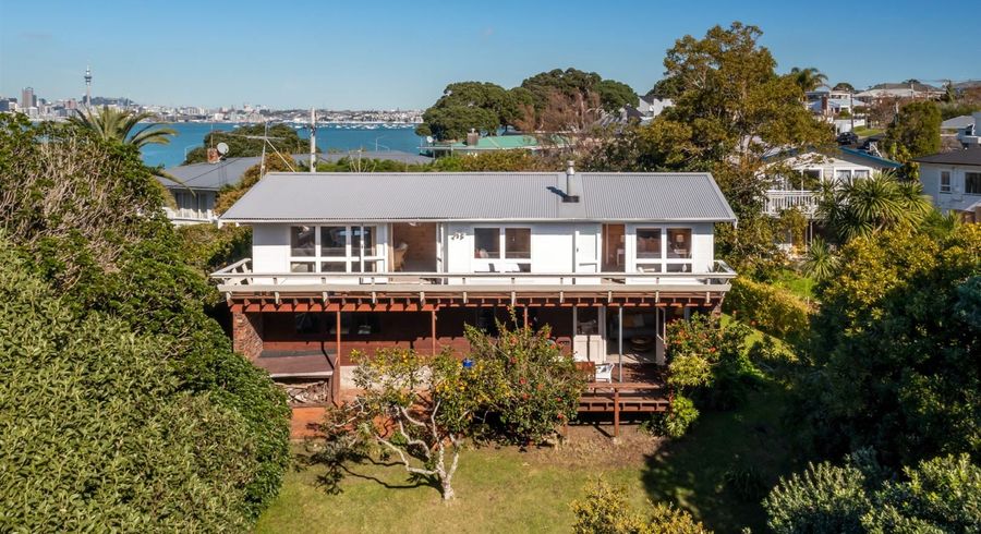  at 26 Heath Avenue, Northcote, Auckland