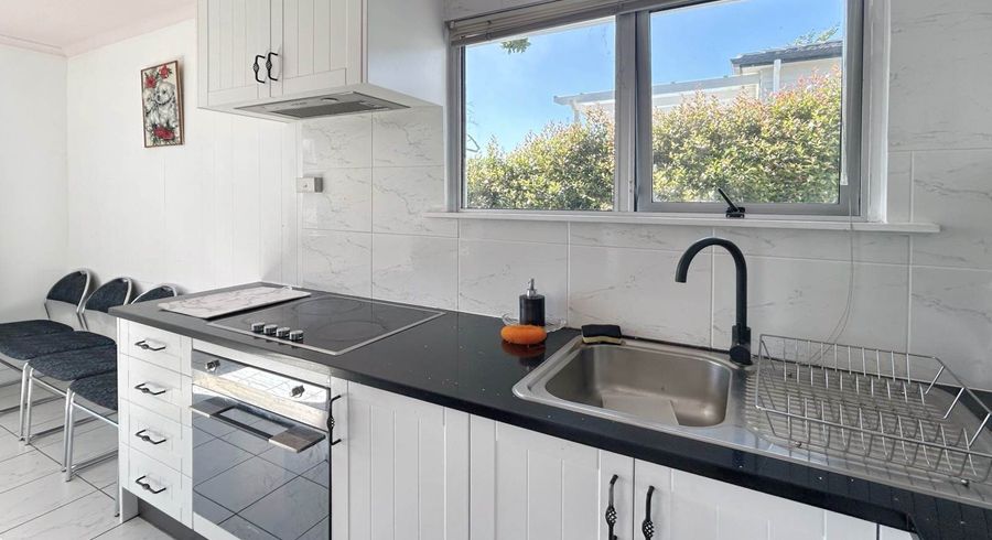  at 2/85 Taumata Road, Sandringham, Auckland