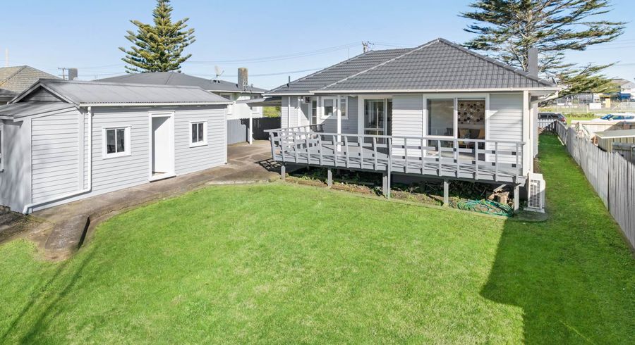  at 15 Gee Place, Mangere East, Auckland