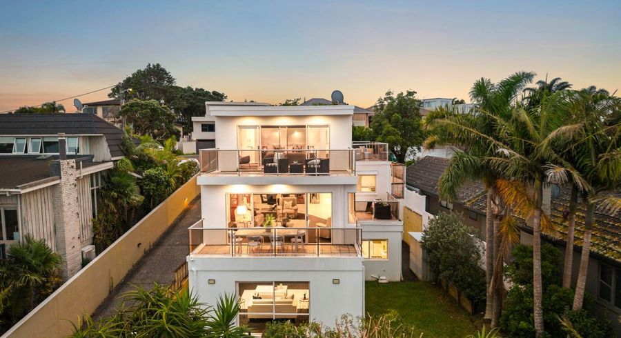  at 2/25 Churchill Road, Murrays Bay, North Shore City, Auckland