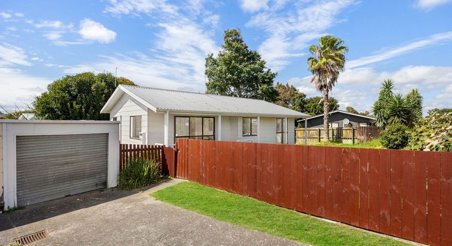  at 2/90 Shifnal Drive, Randwick Park, Manukau City, Auckland