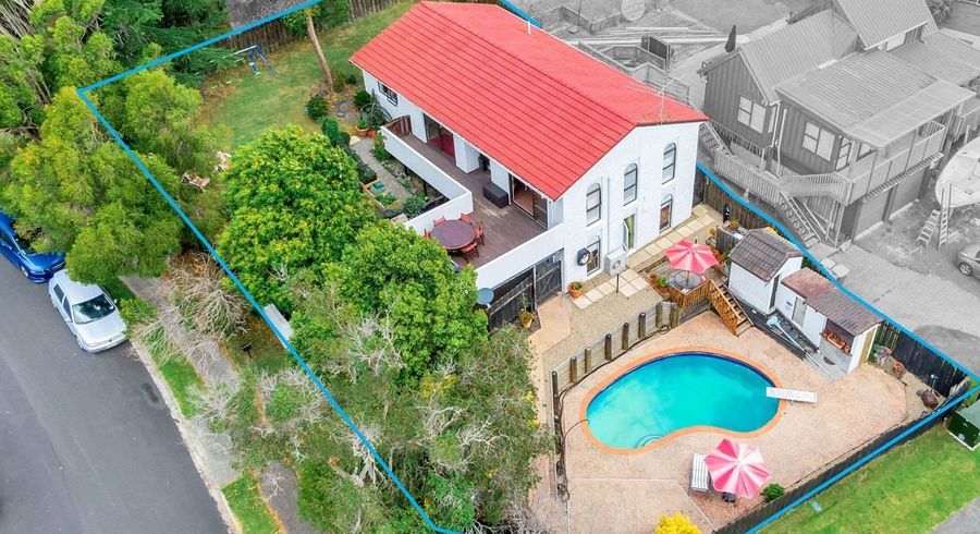  at 2 Hollyhock Place, Browns Bay, North Shore City, Auckland