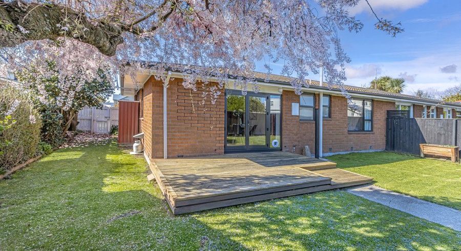  at 2/205 Matsons Avenue, Papanui, Christchurch City, Canterbury