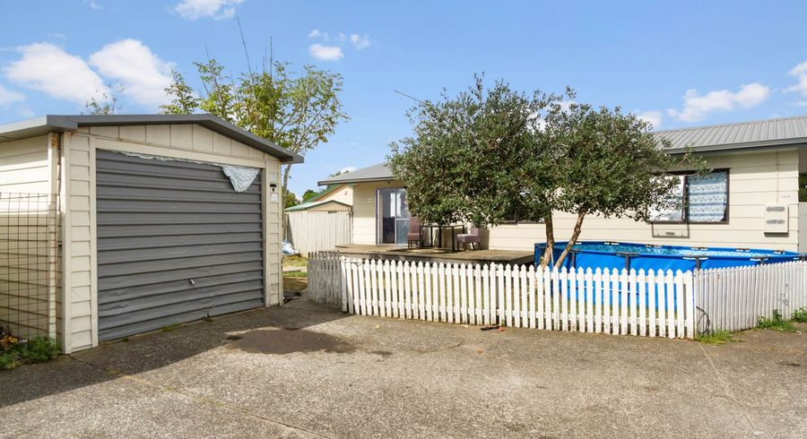  at 1/100 Shifnal Drive, Randwick Park, Auckland