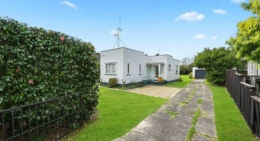  at 216 Fox Street, Hamilton East, Hamilton