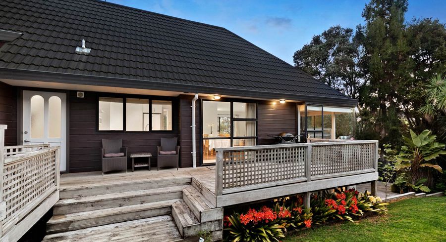  at 2/498 Beach Road, Murrays Bay, Auckland