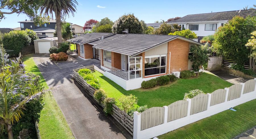  at 1&2/15 Bramley Drive, Farm Cove, Manukau City, Auckland