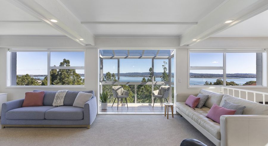  at 2/122 Rangatira Road, Beach Haven, Auckland
