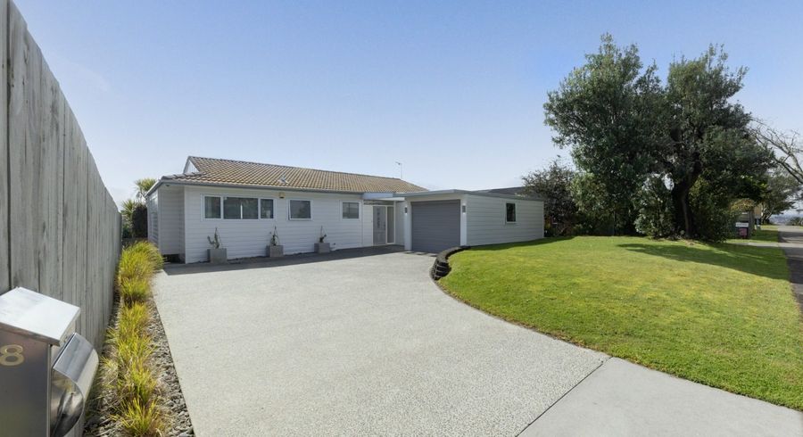  at 8 Downsview Road, Pakuranga Heights, Auckland