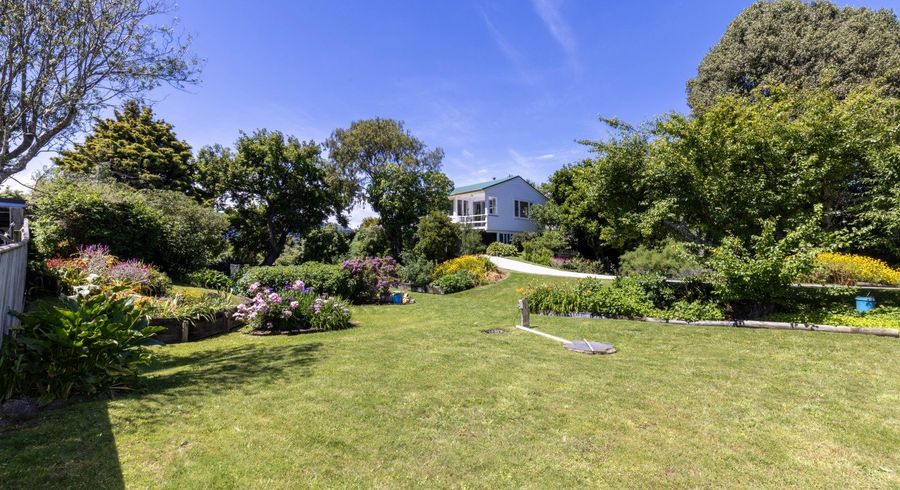  at 90-92 Kiwi Road, Raumati Beach, Kapiti Coast, Wellington