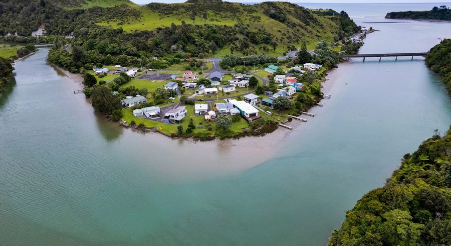  at 21 Hills Road, Tongaporutu
