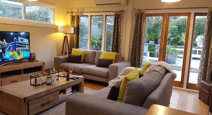 at 8 Hinau Street, Eastbourne, Lower Hutt, Wellington
