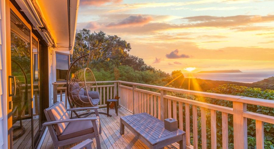  at 104 Airlie Road, Plimmerton, Porirua, Wellington
