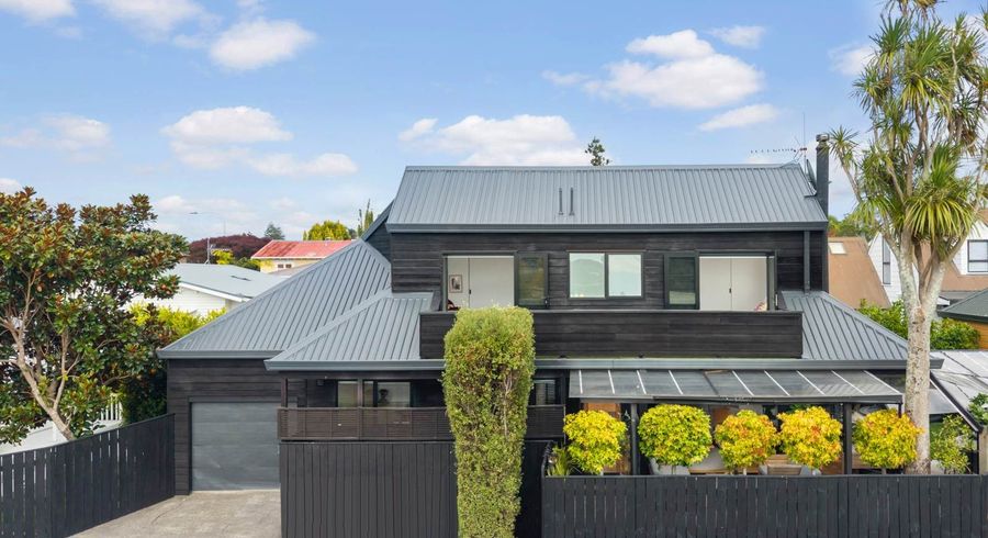  at 2/227 Meola Road, Point Chevalier, Auckland City, Auckland