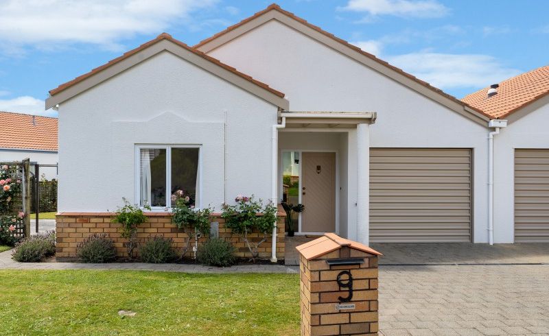  at 9 Lakeside Villas, Whitby, Porirua