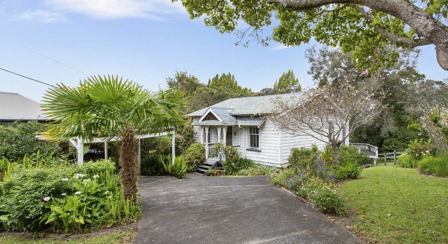  at 44 Grassmere Road, Henderson Valley, Waitakere City, Auckland