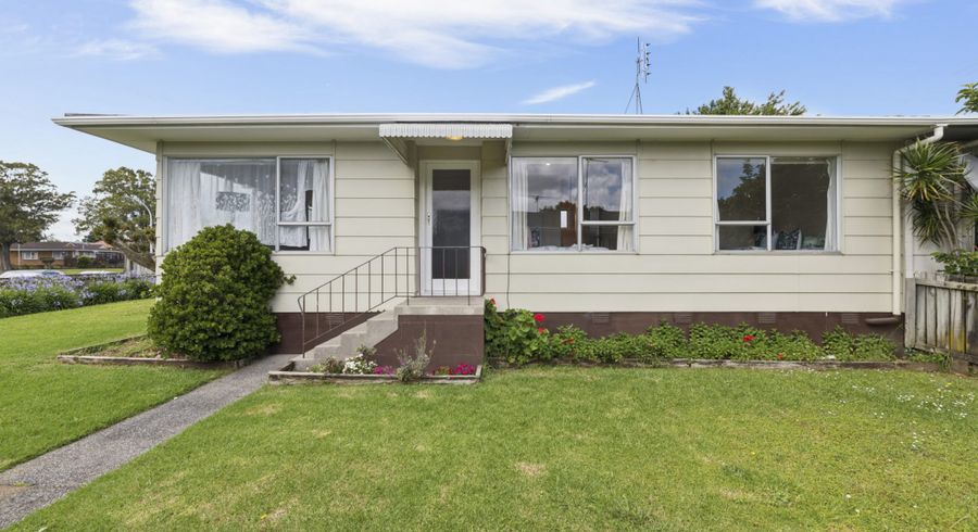  at 1/32 Challen Close, Conifer Grove, Papakura, Auckland