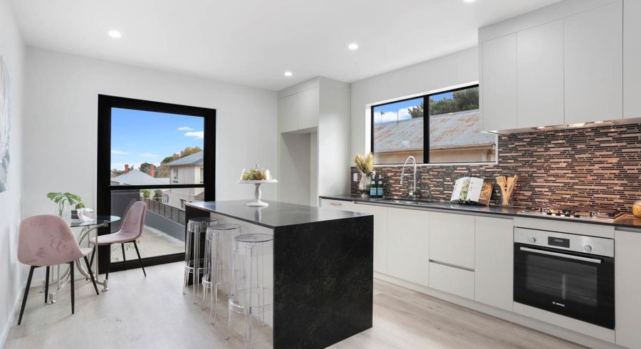  at 2/20 Fairview Road, Mount Eden, Auckland City, Auckland