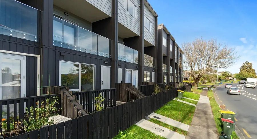  at 2/1 Matuhi Rise, Henderson, Waitakere City, Auckland