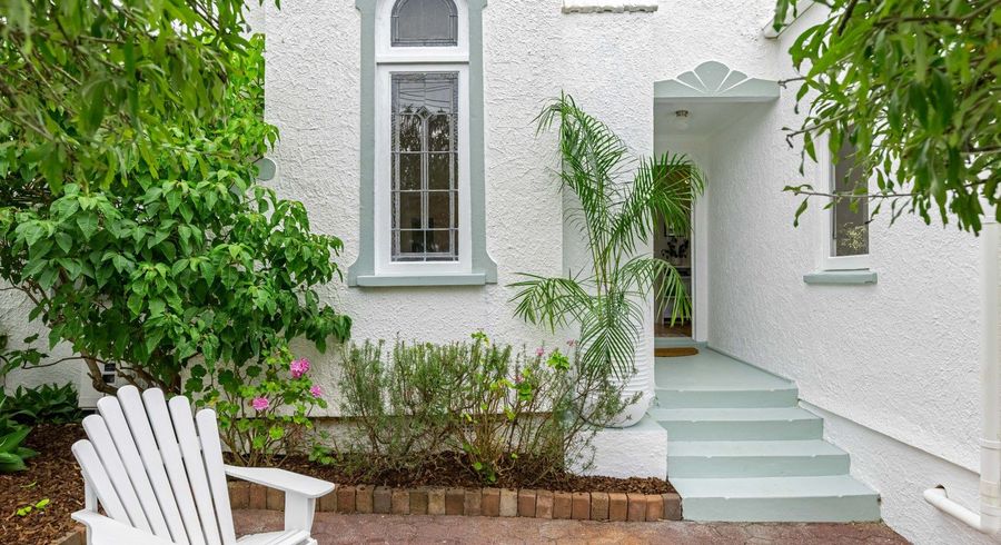  at 46 Smale Street, Point Chevalier, Auckland