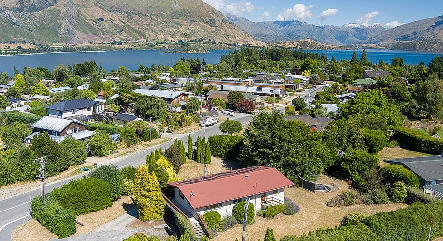  at 6 Totara Terrace, Wanaka
