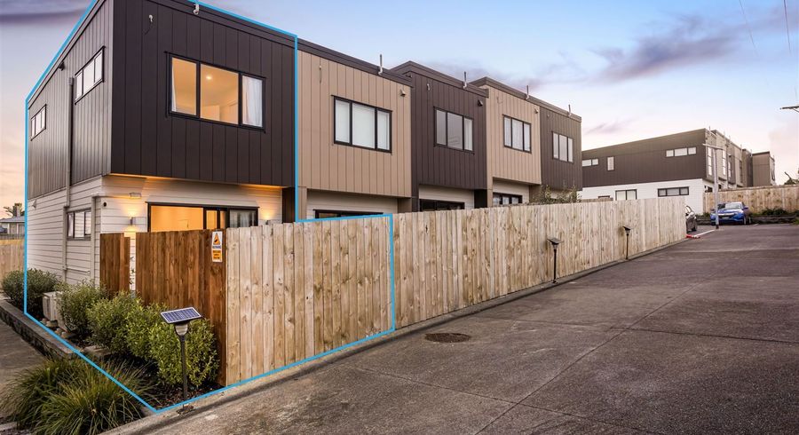  at 4/6 Hepburn Road, Glendene, Auckland