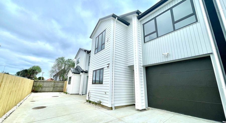  at 4/15 Holland Avenue, Point England, Auckland City, Auckland