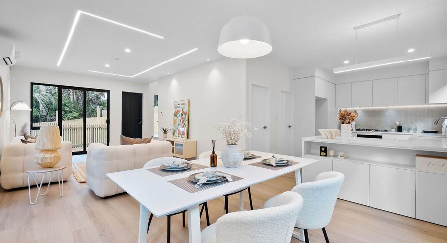  at 2/129 Arran Road, Browns Bay, North Shore City, Auckland