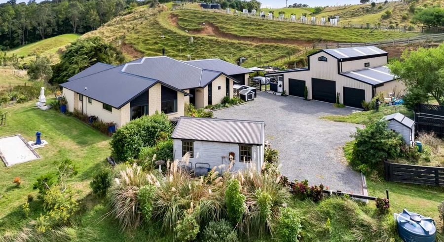  at 2 Te Ara Karoiroa, Hurford, New Plymouth, Taranaki