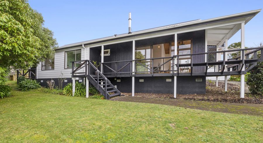  at 7 Caledonia Place, Highlands Park, New Plymouth