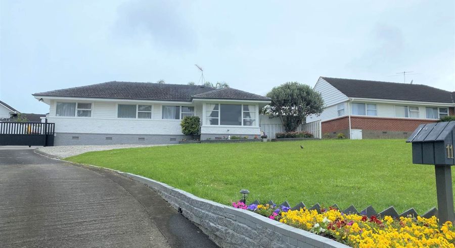 at 11 Pine Terrace, Howick, Auckland
