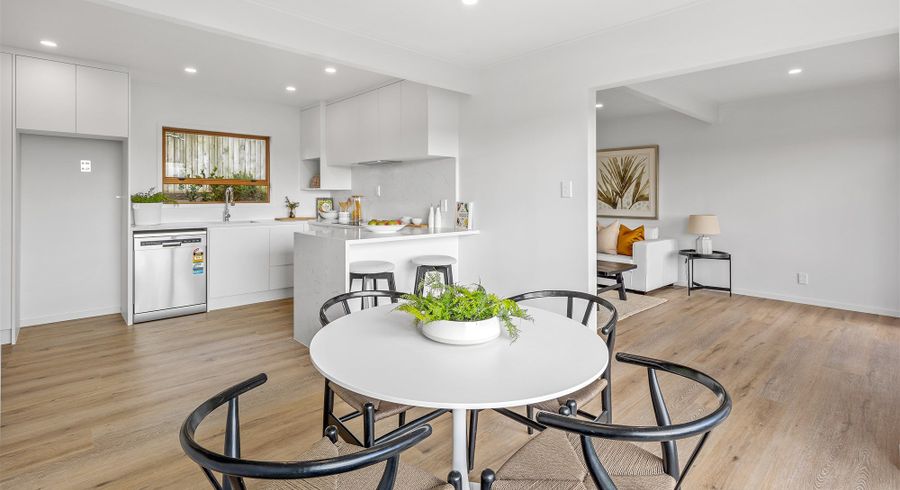  at 2/867 Beach Road, Waiake, North Shore City, Auckland