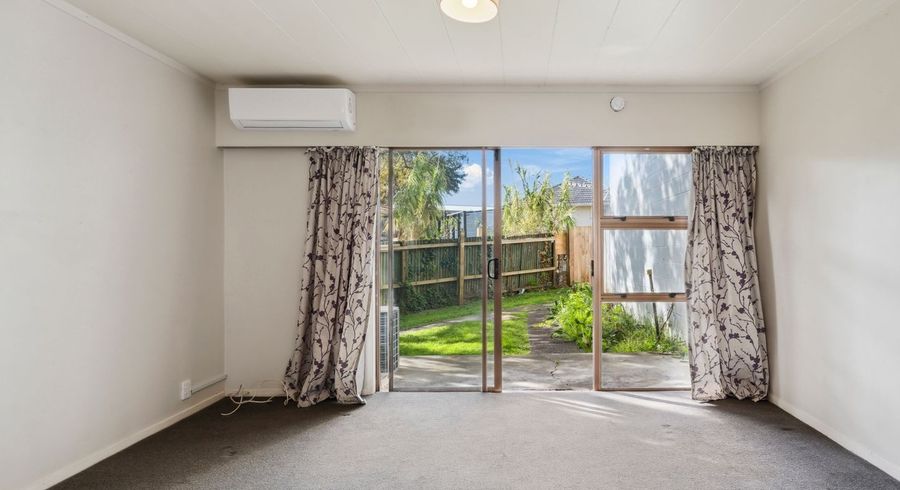  at 2/31  Blease St, New Lynn, Waitakere City, Auckland