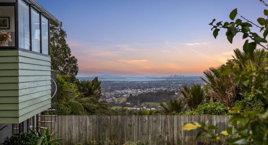  at 1124 Scenic Drive North, Swanson, Waitakere City, Auckland