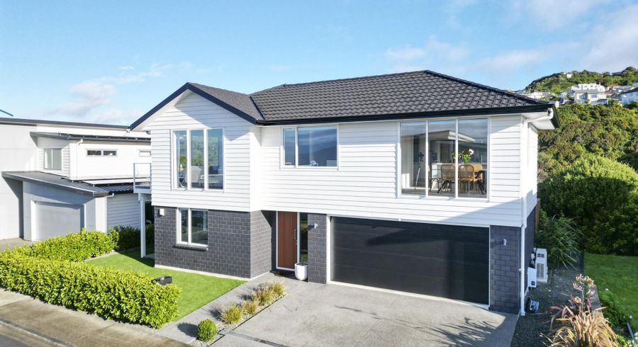  at 10 Cromwell Point, Newlands, Wellington