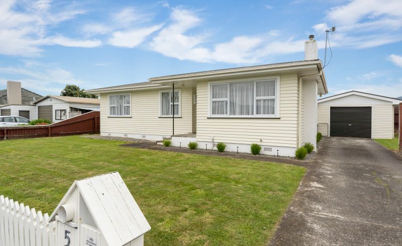  at 5 Battersea Place, Roslyn, Palmerston North