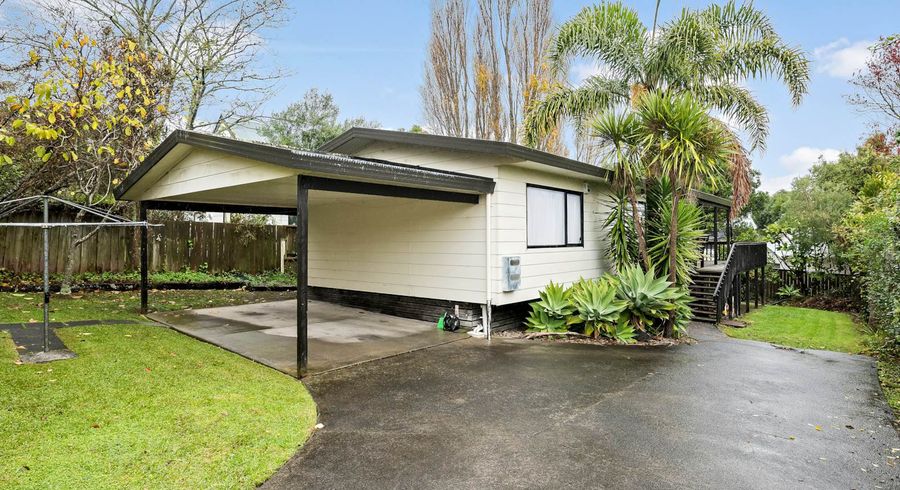  at 2/13 Kia Ora Road, Beach Haven, Auckland