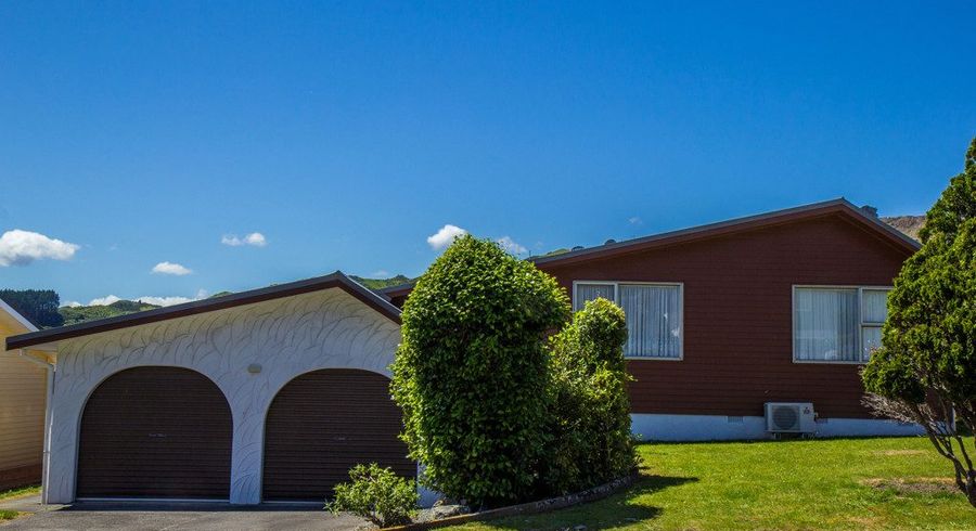  at 11 Rembrandt Avenue, Tawa, Wellington