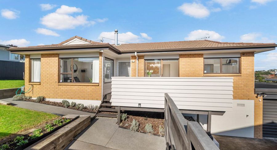 at 2/42 Howard Road, Northcote, Auckland