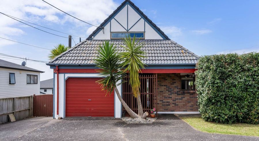  at 1/11 Hall Road, Glenfield, Auckland