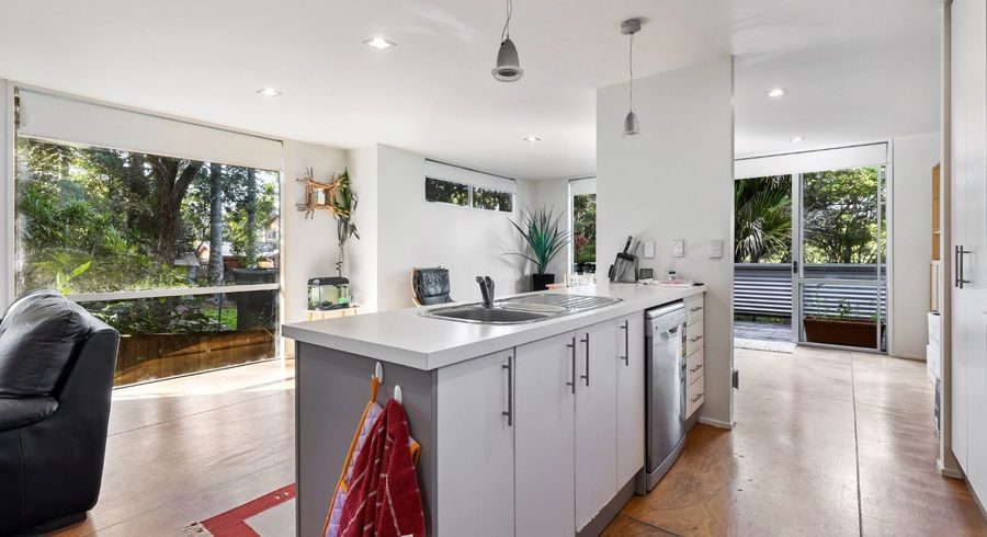  at 209 Laingholm Drive, Titirangi, Waitakere City, Auckland