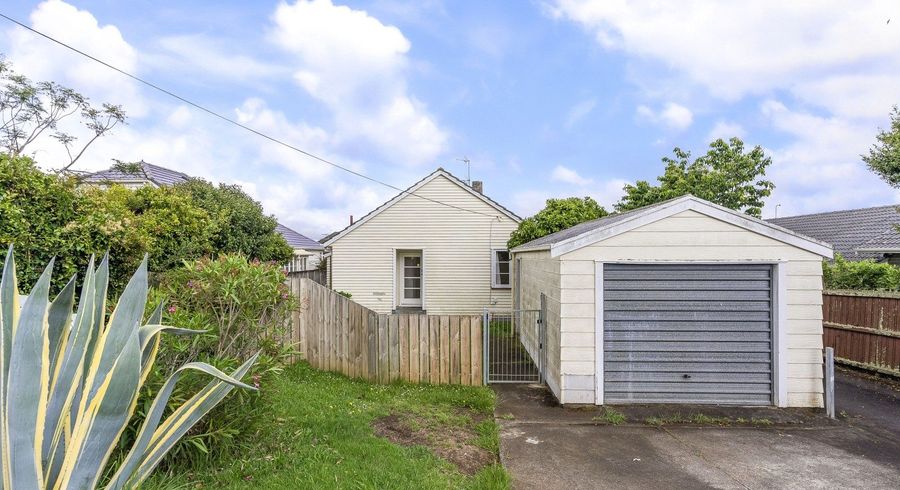  at 1/15 Otakau Road, Milford, North Shore City, Auckland