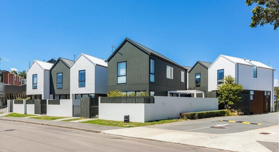  at 2/6 Oswald Crescent, Paparangi, Wellington