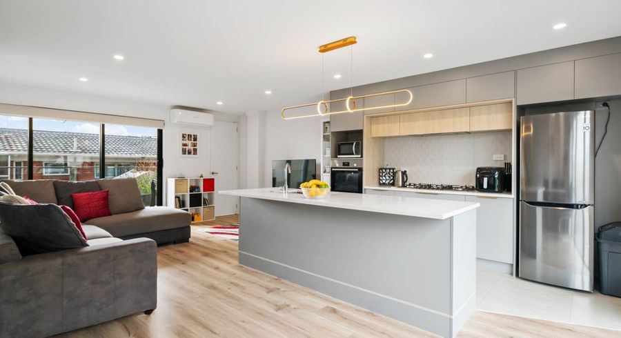  at 2/66 Bruce Road, Glenfield, North Shore City, Auckland