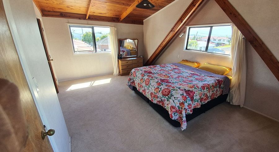  at 2/1 Bamboo Grove, Kelston, Auckland