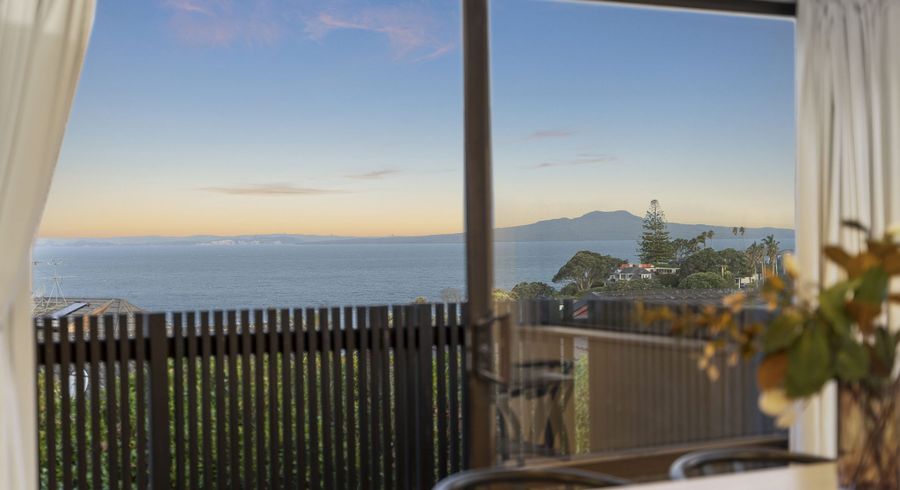  at 1/33 Montgomery Avenue, Rothesay Bay, North Shore City, Auckland